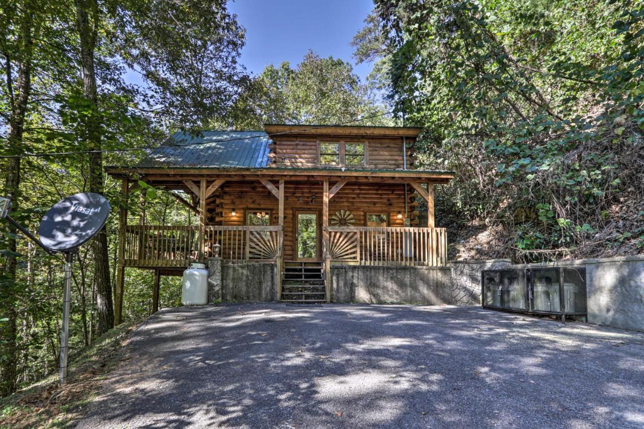 Cabin With Hot Tub And Deck, 3 Mi To Pigeon Forge Sevierville Esterno foto