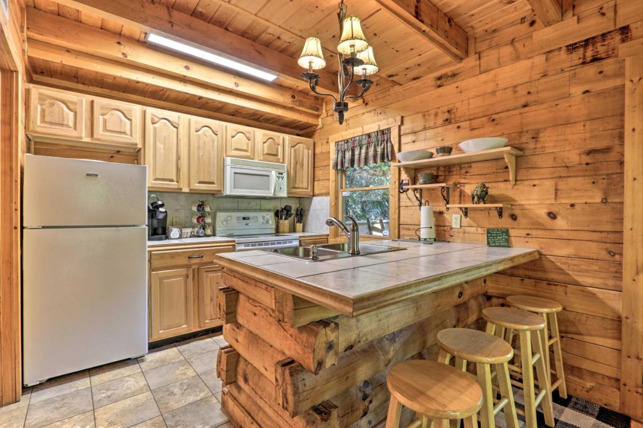 Cabin With Hot Tub And Deck, 3 Mi To Pigeon Forge Sevierville Esterno foto