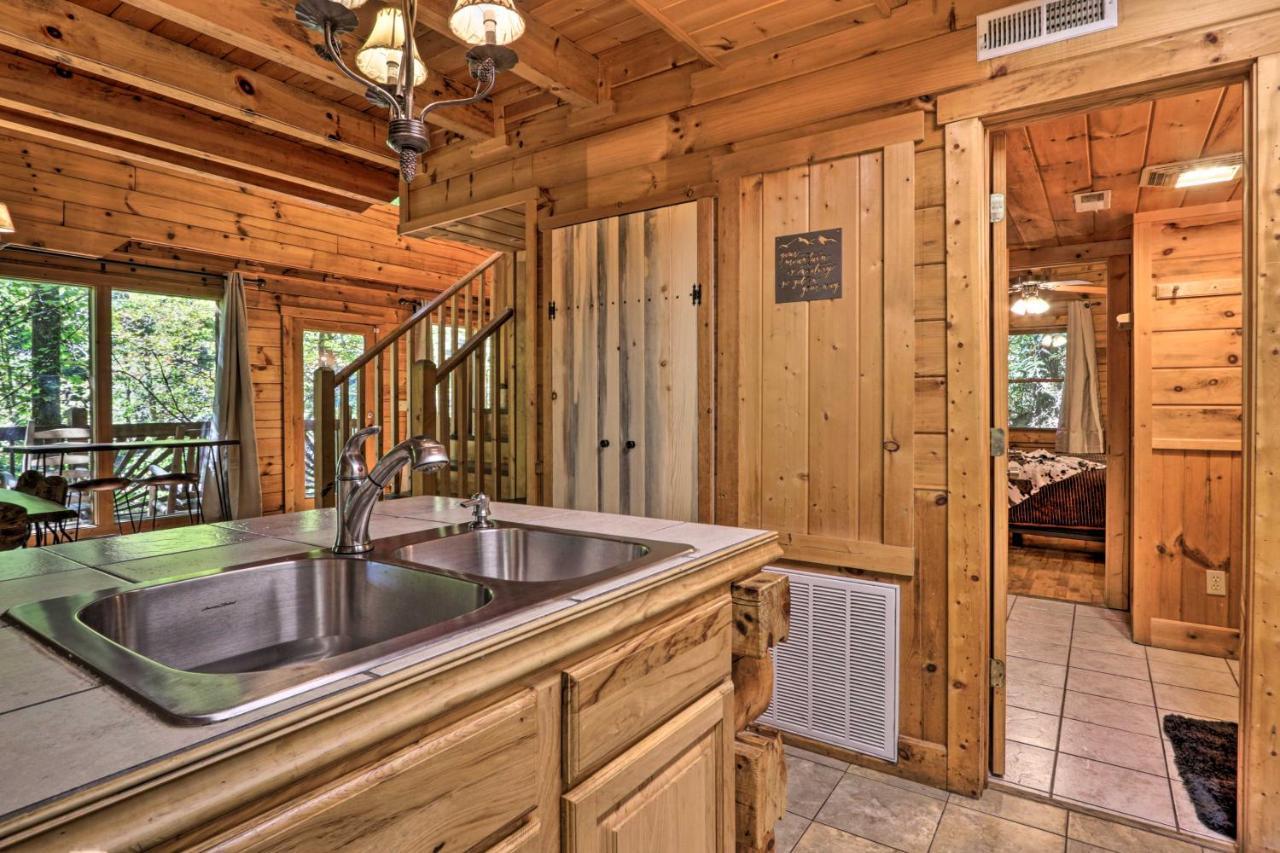 Cabin With Hot Tub And Deck, 3 Mi To Pigeon Forge Sevierville Esterno foto