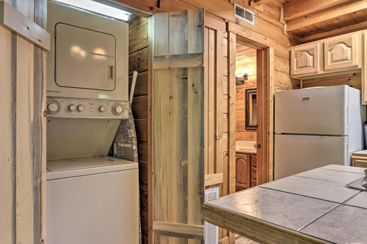 Cabin With Hot Tub And Deck, 3 Mi To Pigeon Forge Sevierville Esterno foto
