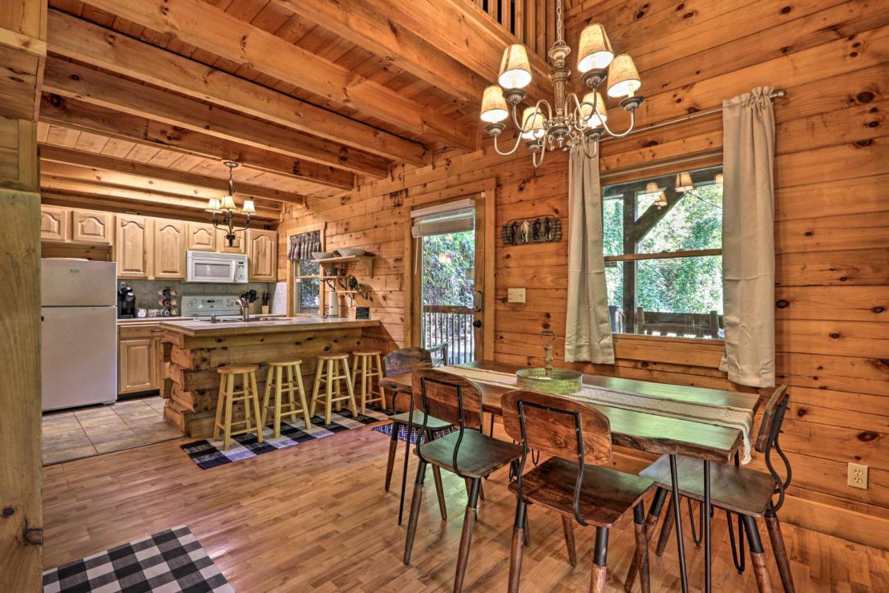 Cabin With Hot Tub And Deck, 3 Mi To Pigeon Forge Sevierville Esterno foto