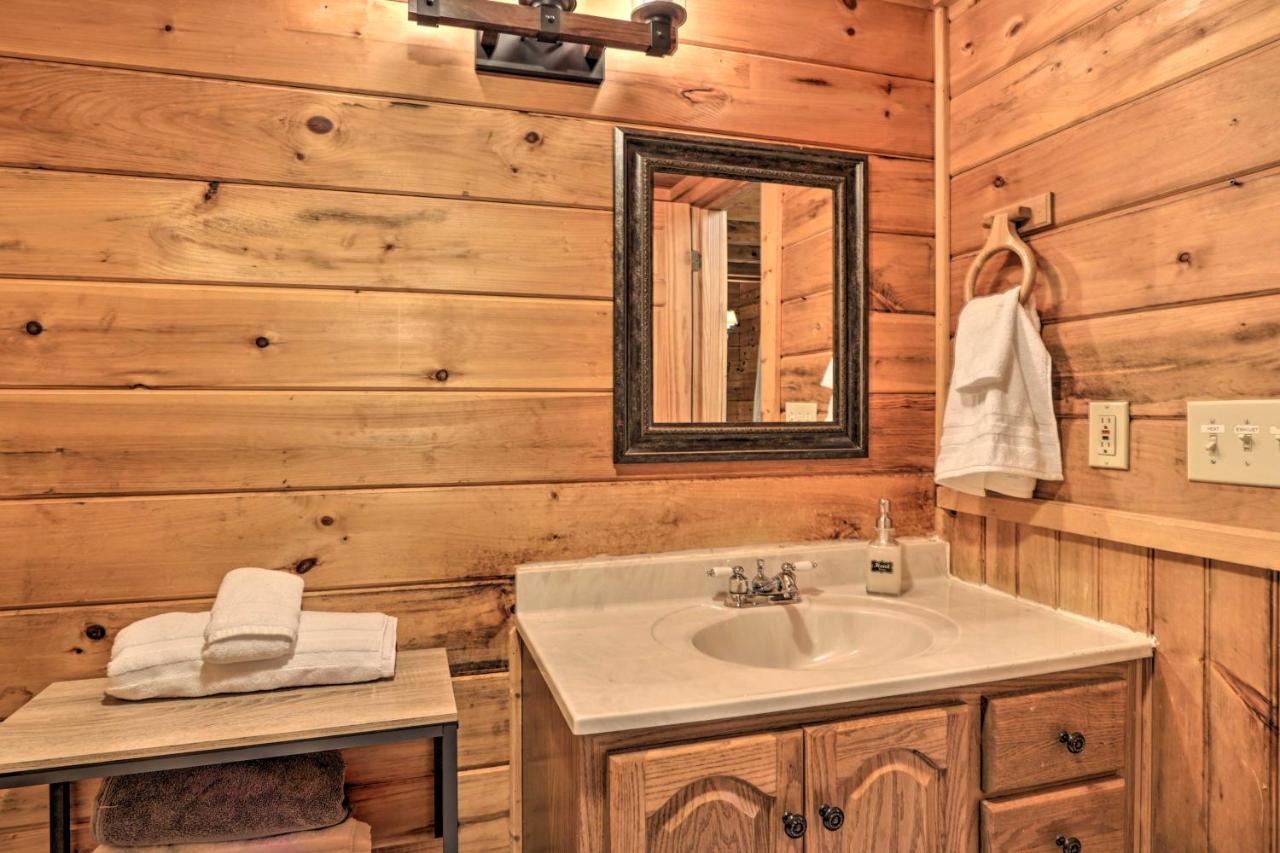 Cabin With Hot Tub And Deck, 3 Mi To Pigeon Forge Sevierville Esterno foto