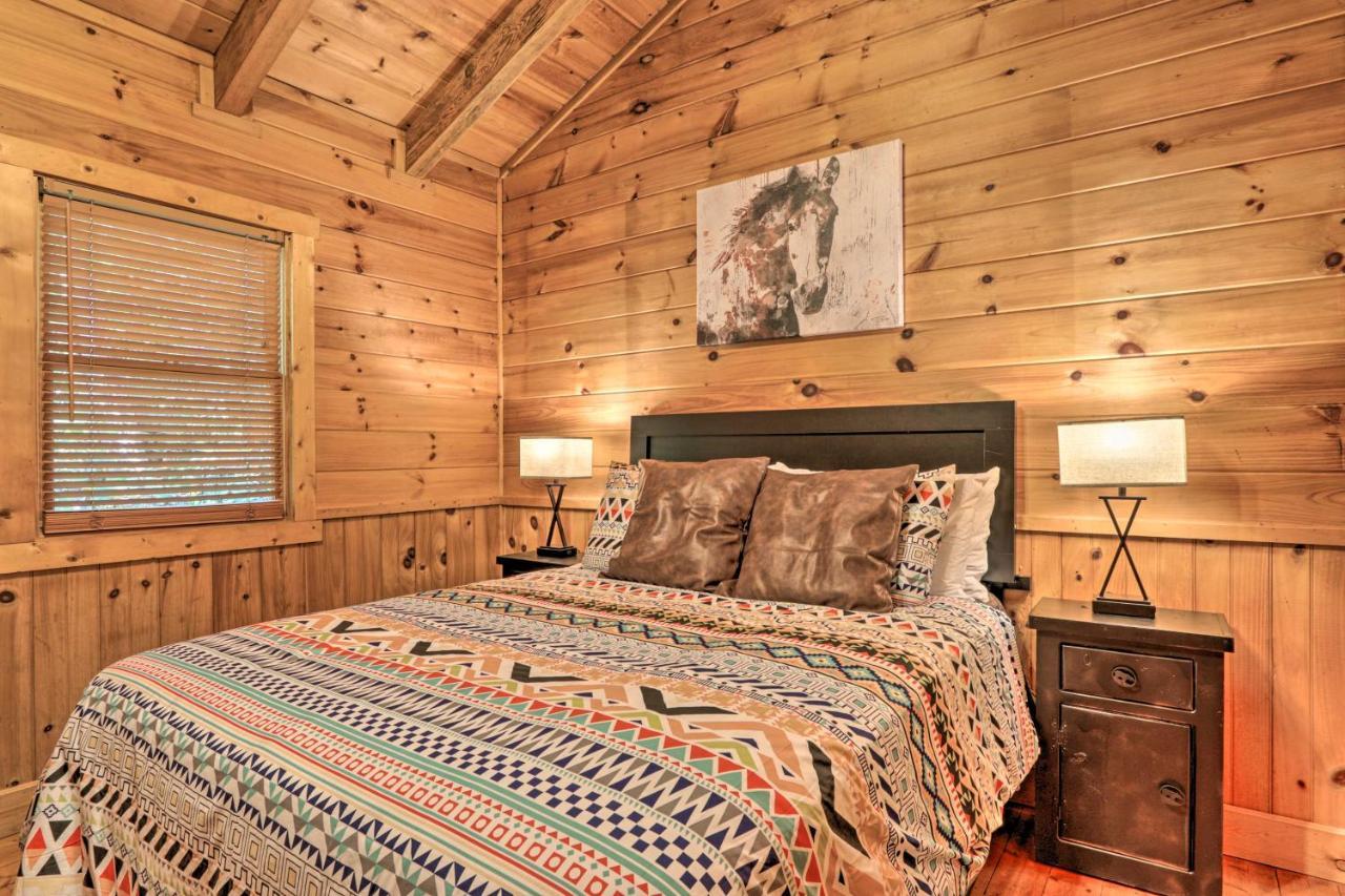 Cabin With Hot Tub And Deck, 3 Mi To Pigeon Forge Sevierville Esterno foto